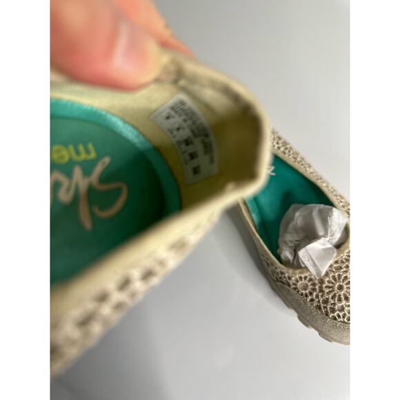 New NWOT Skechers Women 9 beige lace Casual Flat Slip-on shoes walk comfort - Picture 2 of 7